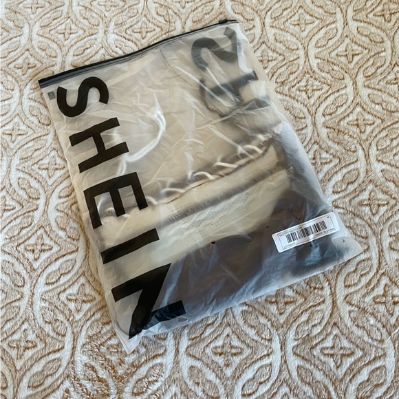 Color Block Top-Stitching Lace Up Front Cropped Tube Top - Picture 12 of 12